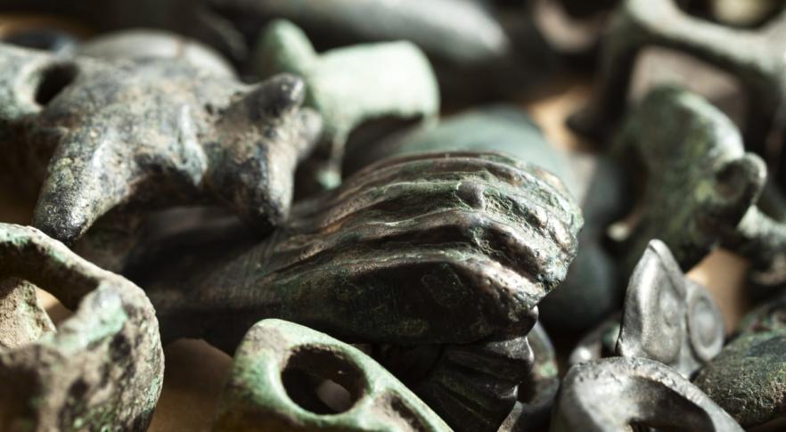 Descifran la inscripción en una misteriosa mano de bronce de 2 mil años de antigüedad