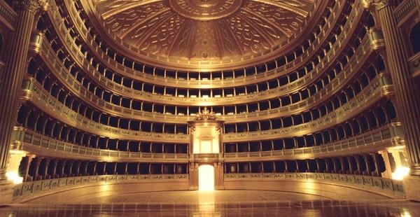 Se inaugura el teatro de ópera La Scala-0