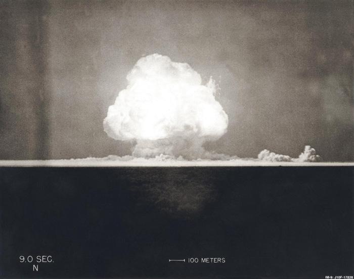 Se realiza la primera prueba exitosa de la bomba atómica-0